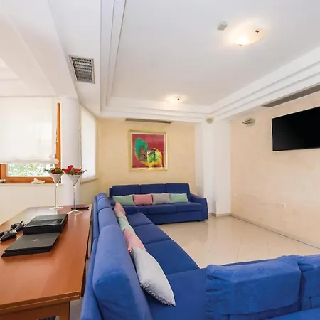 Сasa de vacaciones Fourteen-bedroom Holiday In Sveti Petar