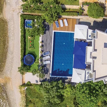 Fourteen-bedroom Holiday In Sveti Petar Сasa de vacaciones *