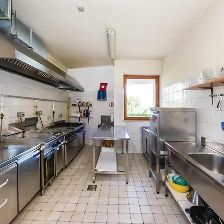Fourteen-bedroom Holiday In Sveti Petar *