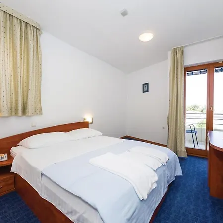 Fourteen-bedroom Holiday In Sveti Petar Сasa de vacaciones *