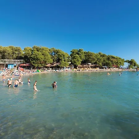Сasa de vacaciones Fourteen-bedroom Holiday In Sveti Petar