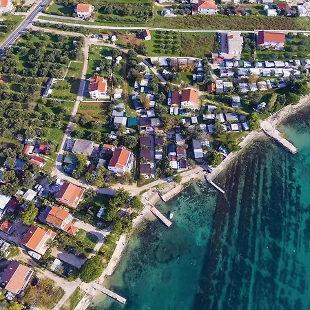 Fourteen-bedroom Holiday In Sveti Petar