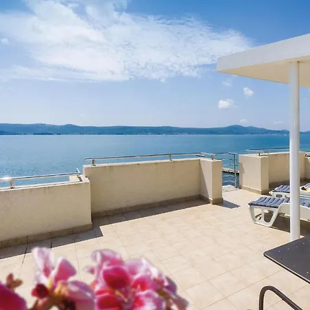Сasa de vacaciones Fourteen-bedroom Holiday In Sveti Petar *