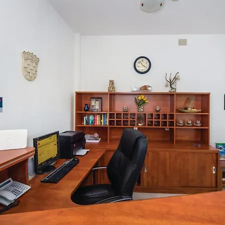 Fourteen-bedroom Holiday In Sveti Petar Сasa de vacaciones