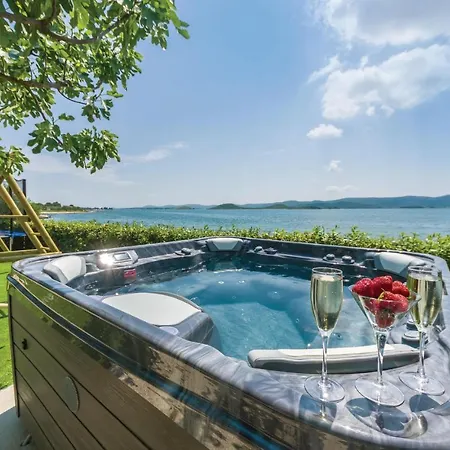 Fourteen-bedroom Holiday In Sveti Petar Nyaraló