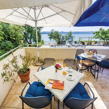 Fourteen-bedroom Holiday In Sveti Petar
