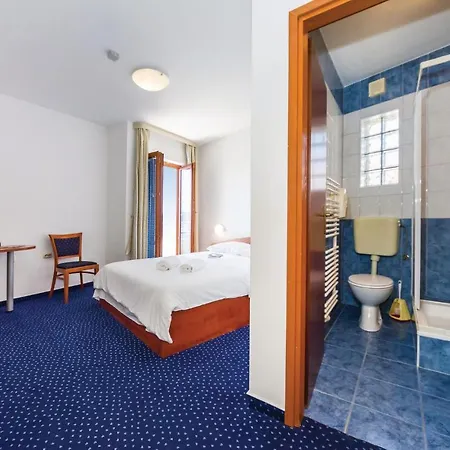 Fourteen-bedroom Holiday In Sveti Petar * Sveti Petar