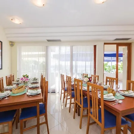 Fourteen-bedroom Holiday In Sveti Petar Nyaraló *