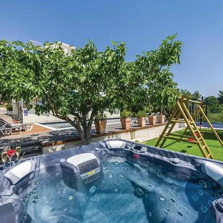 Fourteen-bedroom Holiday In Sveti Petar Nyaraló *