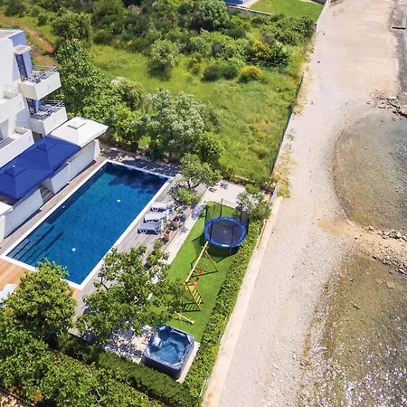 Fourteen-bedroom Holiday In Sveti Petar Nyaraló Sveti Petar
