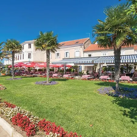 Fourteen-bedroom Holiday In Sveti Petar * Sveti Petar
